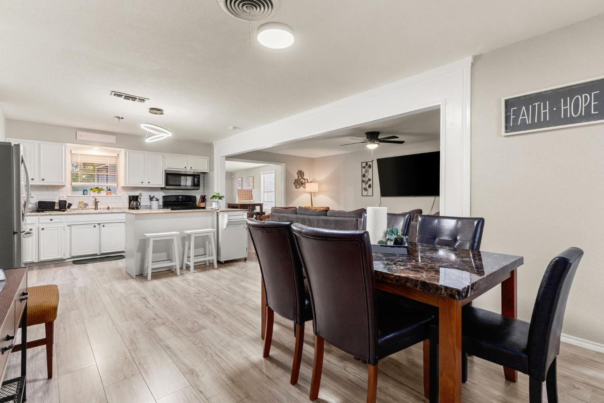 סן אנטוניו Cozy 3 Bedroom With Hot Tub 2 Min Away From Lackland מראה חיצוני תמונה